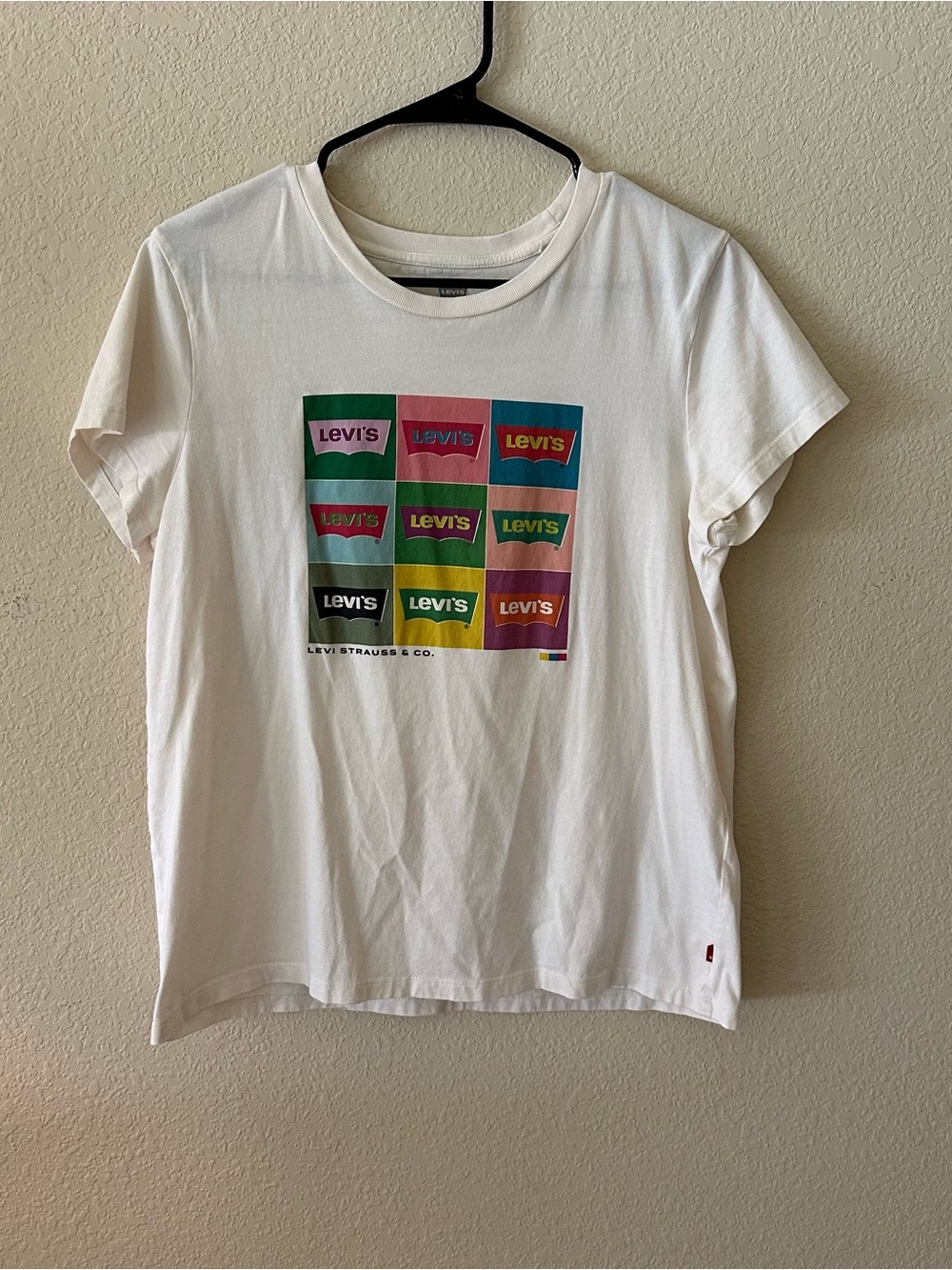 Levi's White Tee with Multicolor Logo Grid size Large